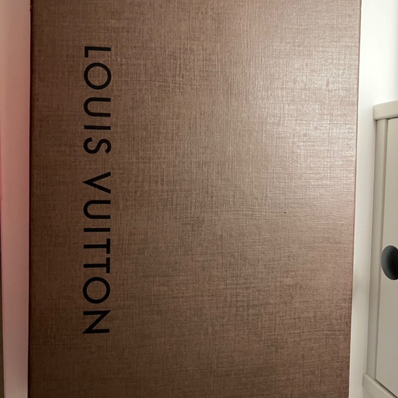 Louis Vuitton Monogram Rainbow Chale - Picture 4 of 6